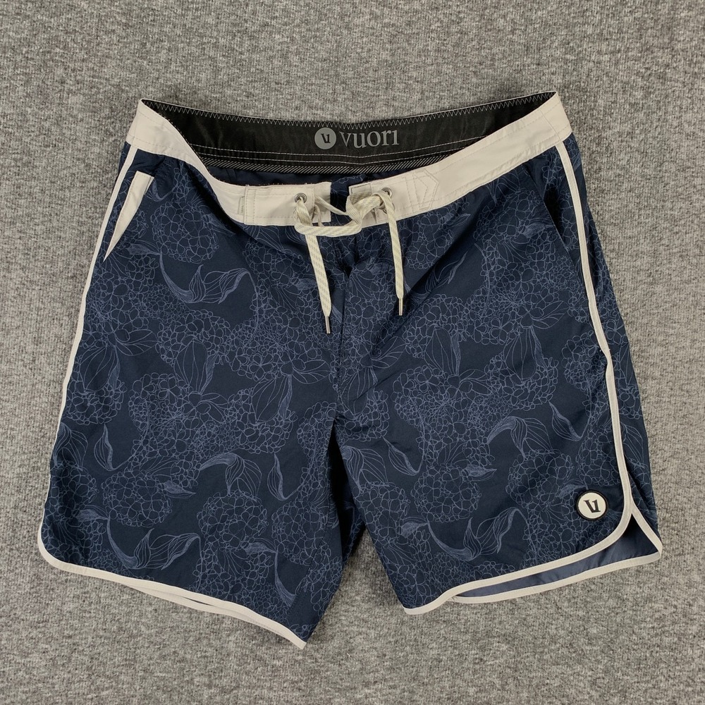 Vuori Cruise Boardshort Men 32x7 Blue Floral Beach Coastal Stretch Drawstring